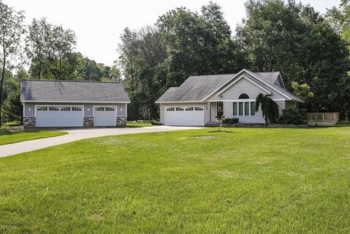 3614 Bay View Dr, Allegan, MI 49010-8924