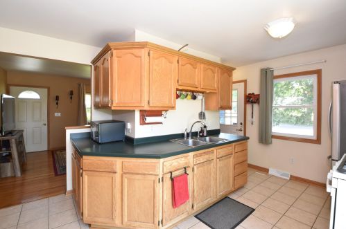 135 Martin Ln, Milwaukee WI 53207-4976 exterior