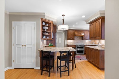 523 Carlisle Ave, Milwaukee WI 53217-4831 exterior