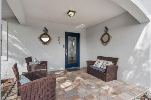 607 102 Ave, Naples FL 34108-3214 exterior