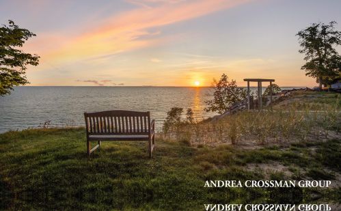 3147 Scenic Dr, Meskegon MI  49445-9609 exterior