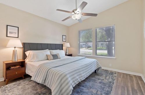 6913 Colony Loop Dr, Austin TX 78724-3751 exterior