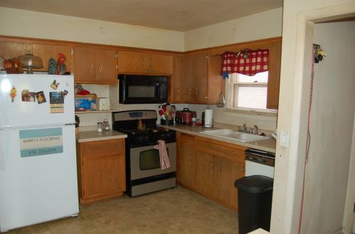 3242 85th St, Milwaukee, WI 53222-3707