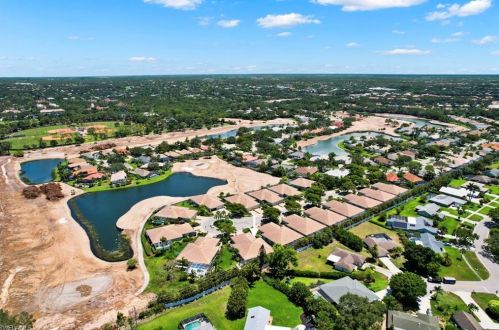 1806 Leamington Ln, Naples FL 34109-1453 exterior