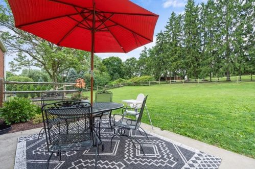 1572 Crestview Dr, Pittsburgh PA 15237-1507 exterior