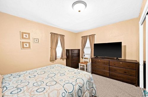 3027 Hutchinson Rd, Duluth MN 55811-2830 exterior