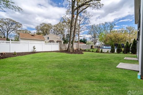 22 Stiles Rd, Edison NJ  08817-4137 exterior