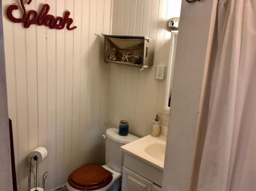 130 Spg St, Middletown RI 02840-6804 exterior