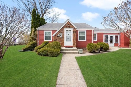 119 Knight St, Woonsocket, RI 02895-6449