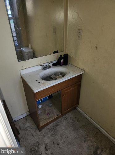 53 Beech St, Pottstown, PA 19464-5454