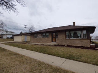 2500 Barnard Ave, Milwaukee WI  53221-2950 exterior