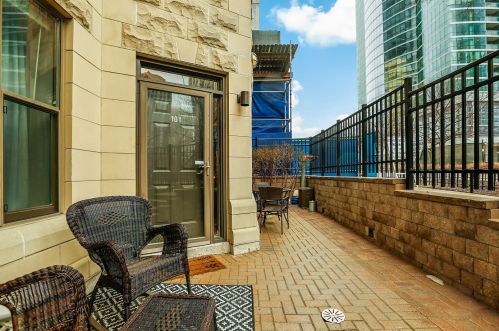 1250 Indiana Ave, Chicago IL 60605-2860 exterior