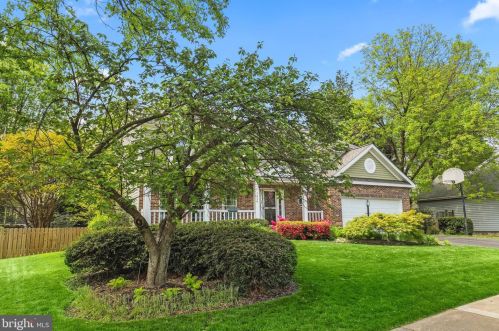 1426 Cellar Crk Way, Herndon VA 20170-2805 exterior