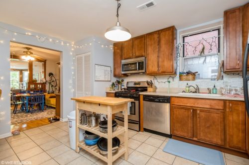 1333 Roscoe St, Chicago IL 60657-6782 exterior