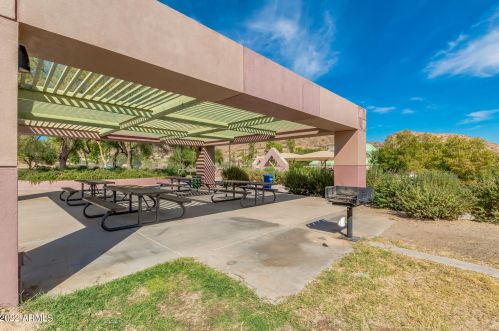 1004 Amberwood Dr, Phoenix AZ  85048-1937 exterior