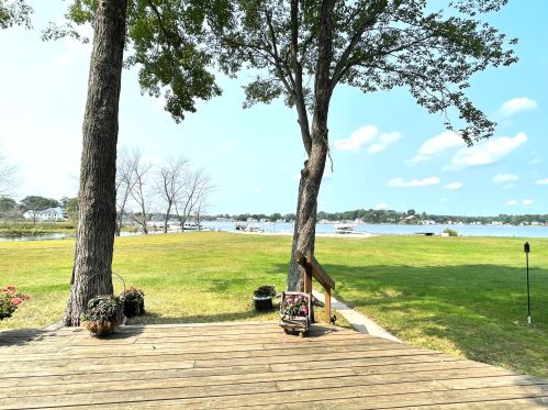 536 Eagle Lake Dr, Kalamazoo MI  49009-9715 exterior