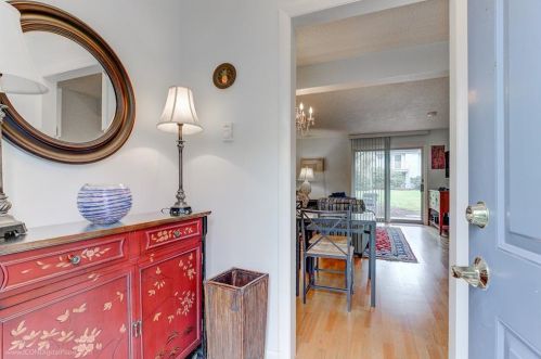 364 Bellevue Ave, Middletown, RI 02840-3578