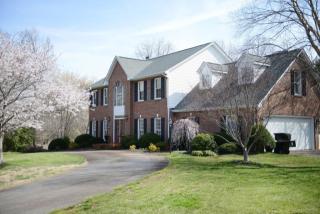3707 Pinecrest Dr, Hickory, NC 28601-8743