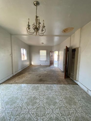 406 West Ave, Turlock CA  95380-5364 exterior