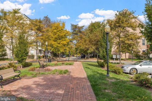 5124 Knapp Pl, Alexandria VA 22304-8637 exterior