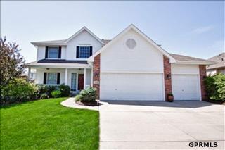 208 Longwood Dr, Omaha, NE 68133-3386