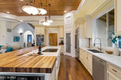 5201 Camino Real, Tucson AZ  85718-5028 exterior