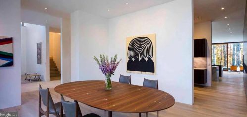 3131 Chain Brg Rd, Washington DC 20016-3301 exterior