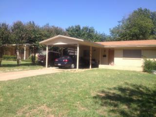 1120 Mohawk Dr, Irving TX  75061-6650 exterior