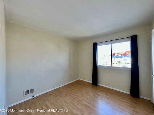 271 Clubhouse Dr, Middletown NJ 07748-1340 exterior