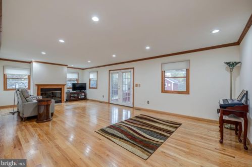 3405 Sunny Vw, Alexandria VA 22309-1911 exterior