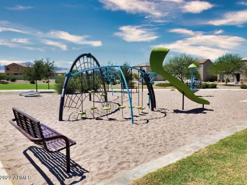 8057 Albeniz Pl, Phoenix AZ  85043 exterior