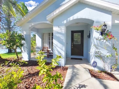 9923 Bridgeton Dr, Tampa, FL 33626-1812