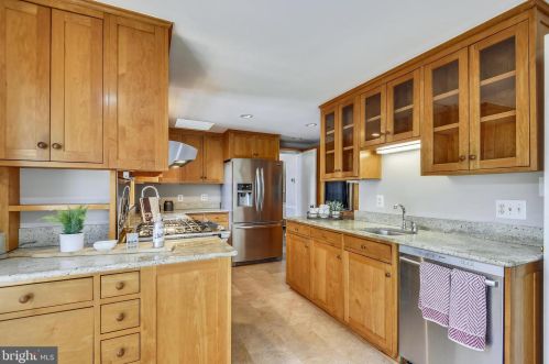 4206 Mt Vernon Memorial Hwy, Alexandria VA 22309-2809 exterior