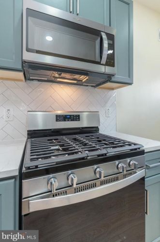 2418 Iseminger St, Philadelphia PA  19148-3518 exterior