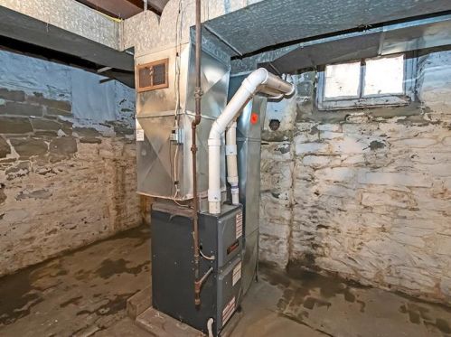 2900 Shadeland Ave, Pittsburgh PA 15212-2557 exterior