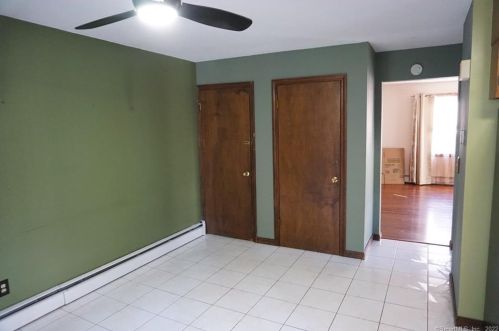 149 Maple St, Manchester CT 06040-6105 exterior