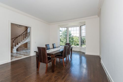 188 Round Hl Rd, Greenwich CT 06831-3301 exterior