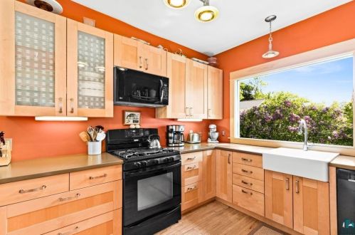 4211 Robinson St, Duluth MN 55804-2113 exterior