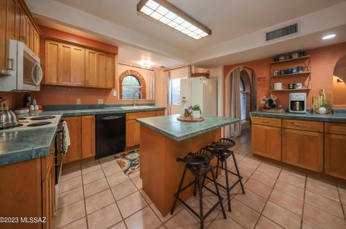 3865 Tanuri Dr, Tucson AZ 85750-1939 exterior