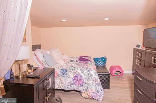 537 Godfrey Ave, Philadelphia PA 19126-3834 exterior