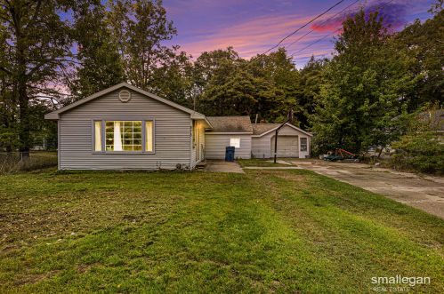 875 Dangl Rd, Meskegon MI 49442-6303 exterior