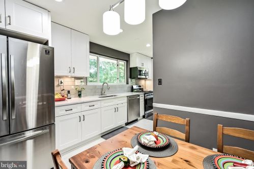 5615 Chase Ct, Alexandria VA 22312-6318 exterior