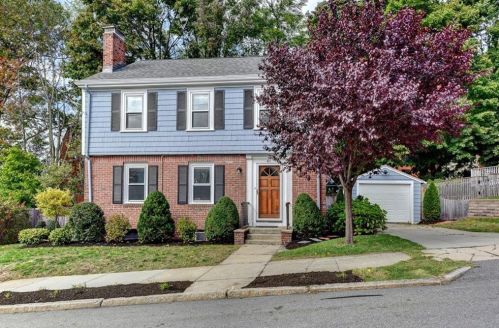 61 Memorial Rd, Providence, RI 02906-2733