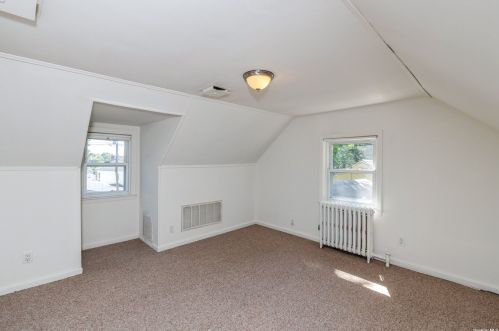 9 Arlington St, Huntington Station NY 11747-2631 exterior