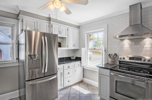 8 Broadview Ter, Norwalk CT 06851-3907 exterior