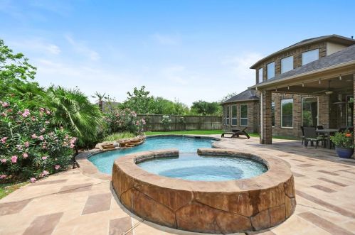 6215 Flewellen Falls Ln, Fulshear TX 77441-1116 exterior