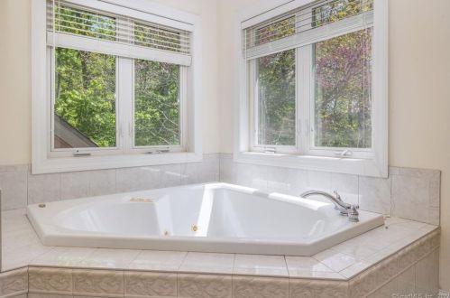 14 Chauncey Dr, Seymour CT 06478-1261 exterior