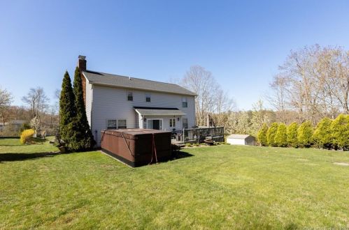 35 Red Oak Hl, Torrington CT 06790-8080 exterior