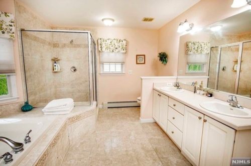 218 Manhattan Ter, Dumont NJ  07628-2234 exterior