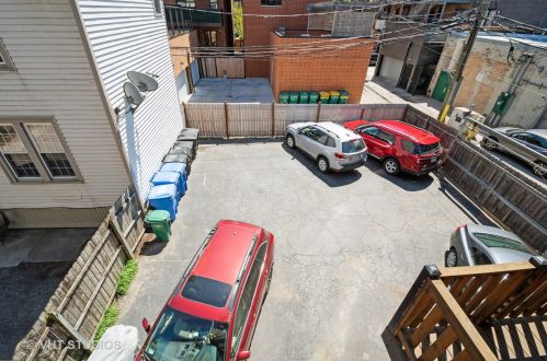 733 Roscoe St, Chicago IL  60657-6527 exterior